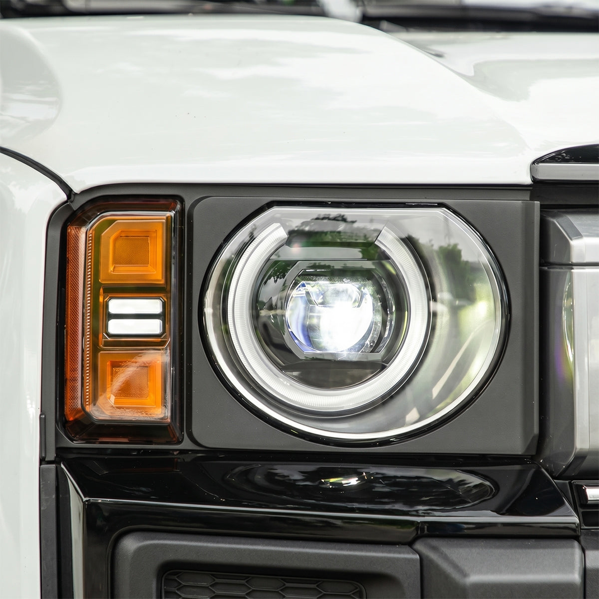 Three-lens headlights for Toyota LC250