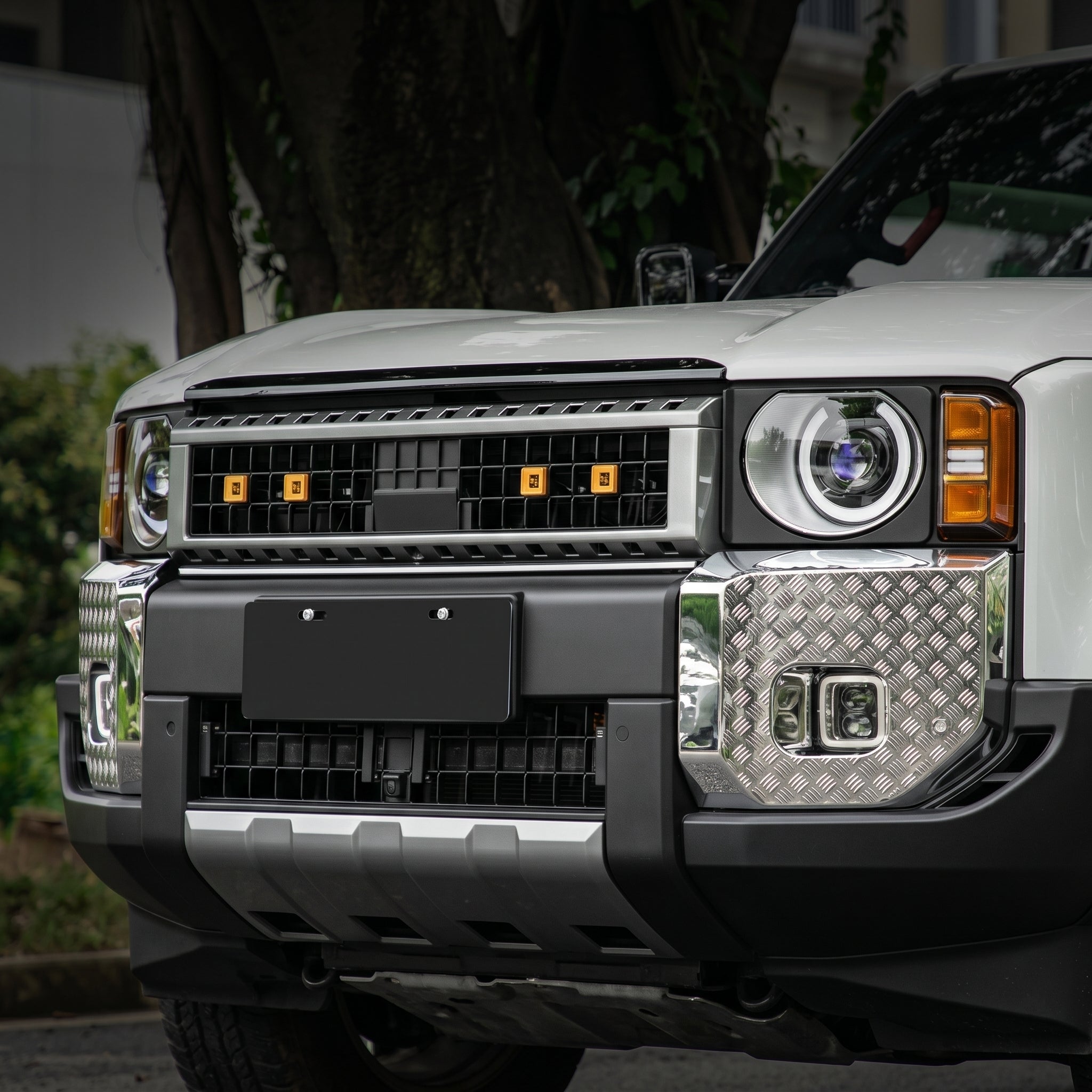 Three-lens headlights for Toyota LC250