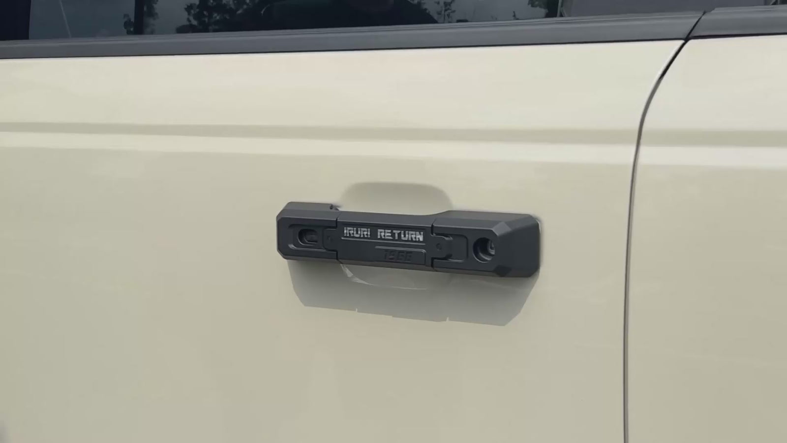 Real-life close-up showcase video demonstrating the textured matte black finish and smart keyhole compatibility of the exterior door handle covers on a Ford Bronco